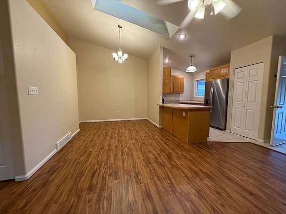 5th image of 3908 Village View Ln