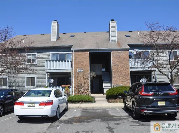 8203 Tamarron Dr, Plainsboro, NJ 08536