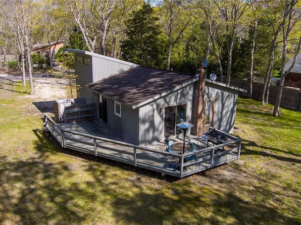 6 Lotus Ave, East Hampton, NY 11937