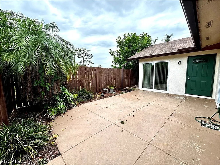 5660 Foxlake Dr — Photo 1