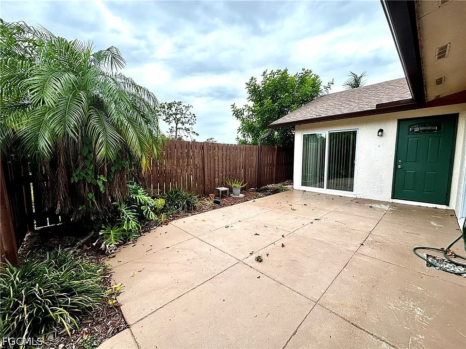 5660 Foxlake Dr