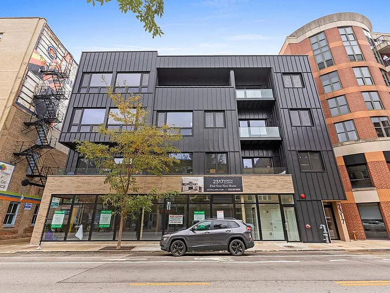 2318 N Clark St #305 — Photo 1