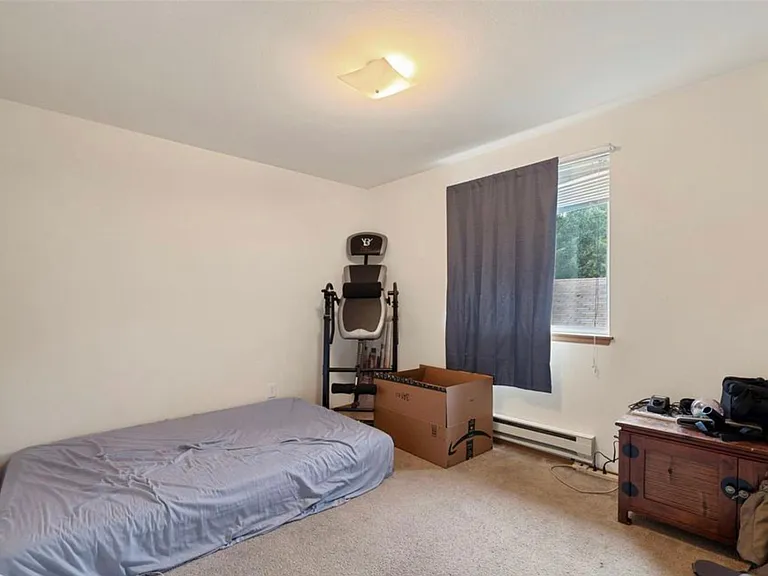 7382 Haynes Ln NE — Photo 10