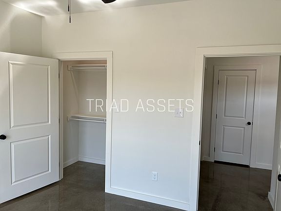 3 BED-FIRST BED CLOSET
LEFT UNIT 2214