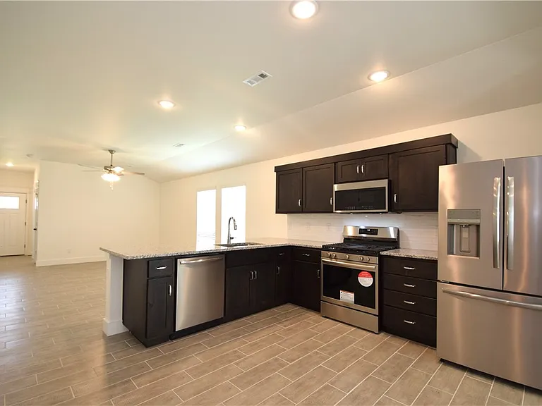 2071 Bluestem Dr — Photo 4