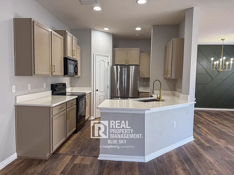 7624 Red Mill Cir — Photo 2