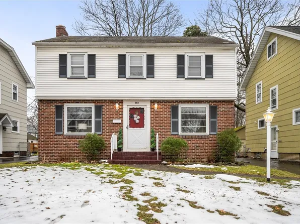 385 Barry Rd, Rochester, NY 14617