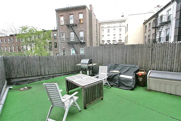 Rented by R New York | media 22