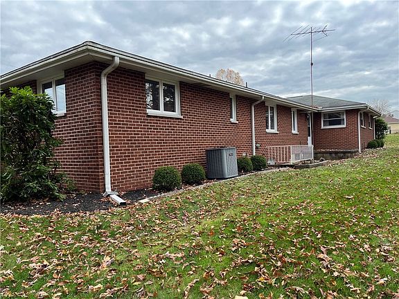 3rd image of 156 White Oak Dr