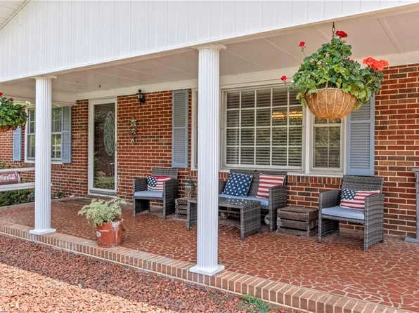 510 Gillespie St, Dobson, NC 27017