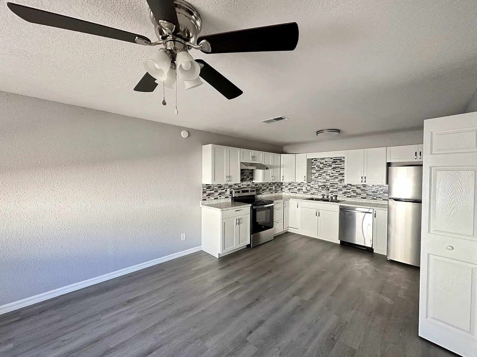 3761 NE 40th Pl - D - 1 — Photo 2