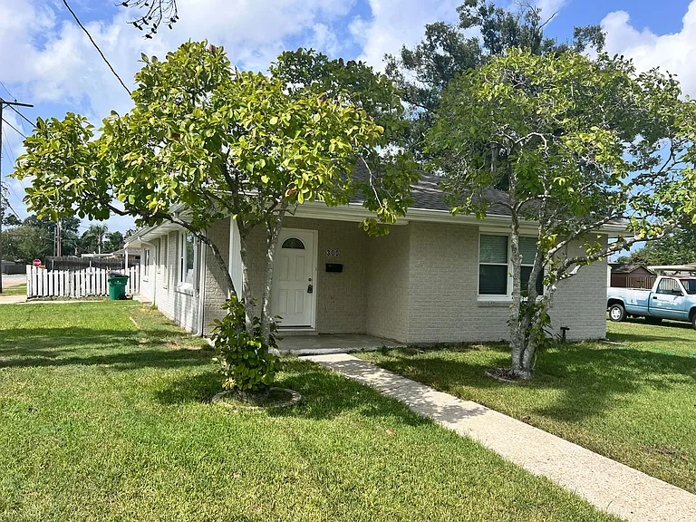 300 N Bengal Rd — Photo 15