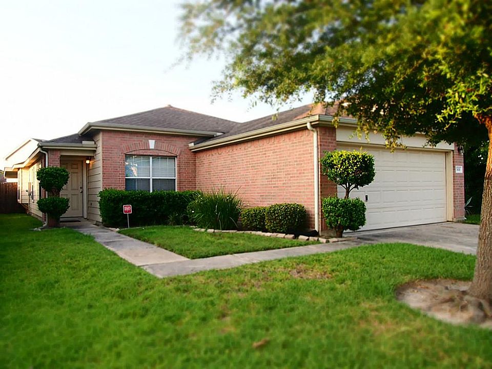 cozy inviting curb appeal