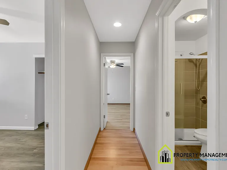10118 Hampton Oak Dr — Photo 17