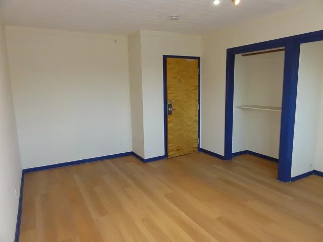 12 bed, $1,200 — Photo 3