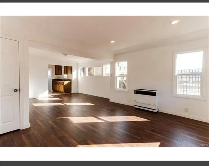 317 W 51st St — Photo 3