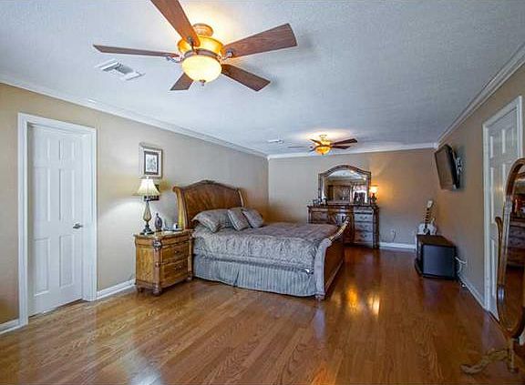 4th image of 4048 Tall Timbers Dr