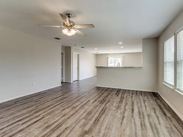 1721 Southridge Ln — Photo 6