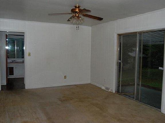 4th image of 605 N College Dr