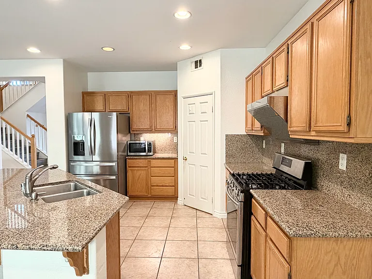 9489 Cedar Glen Ct — Photo 7