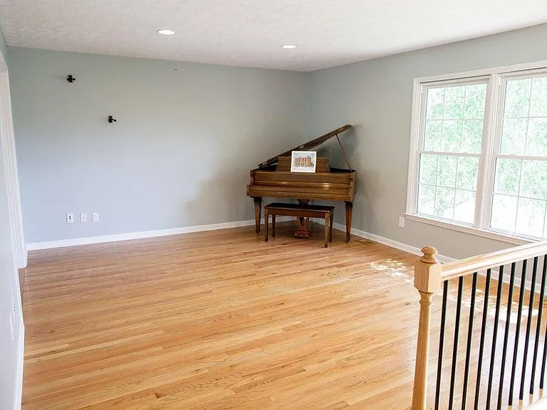 580 Castle Dr — Photo 4