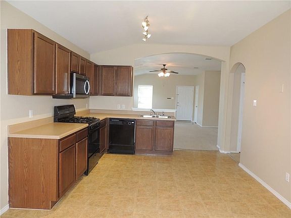 3rd image of 315 Feathergrass Dr