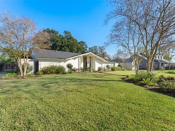 3rd image of 4021 Bayouwood Ln