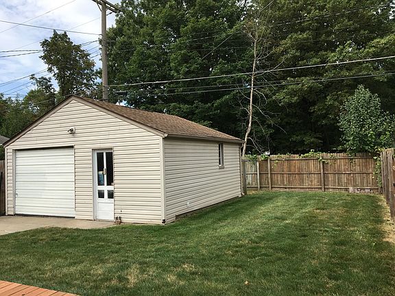 3rd image of 4452 Ziegler St