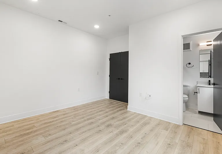 943 Washington Ave #402 — Photo 11