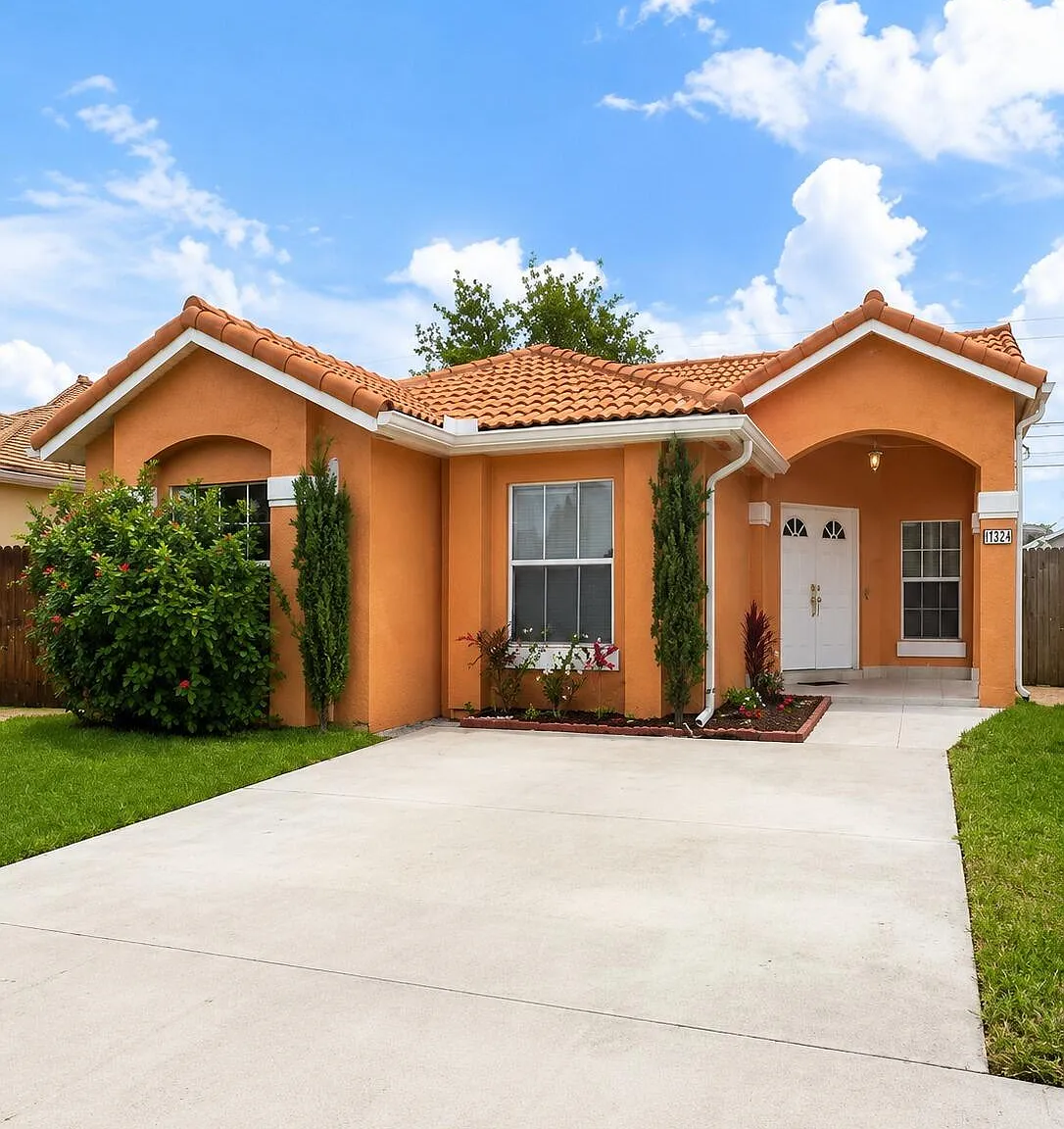 3 bed, 2.0 bath, 1607 sqft, $3,400 — Photo 1
