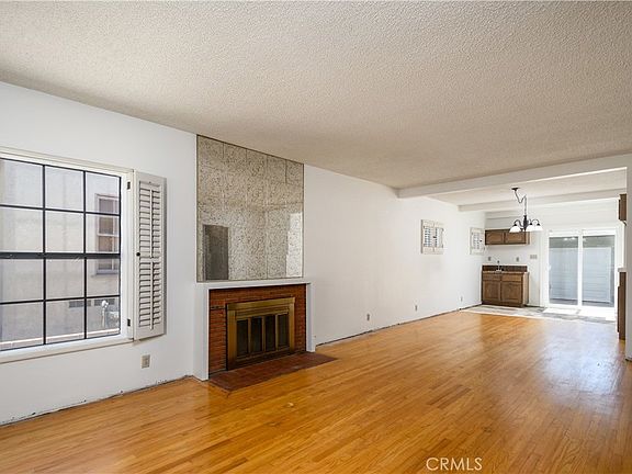 3rd image of 11042 Maple St