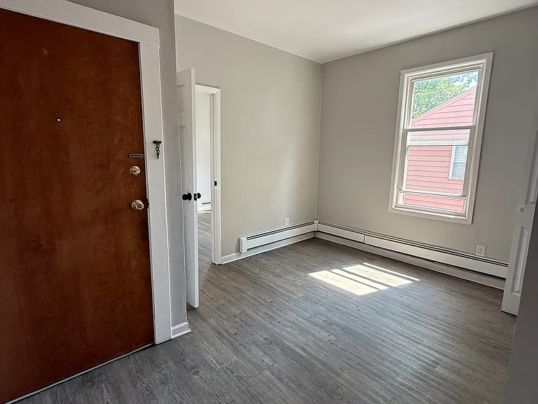 279-81 Hollywood Ave #2L — Photo 5