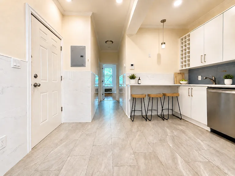 618 Bainbridge St #2 — Photo 8