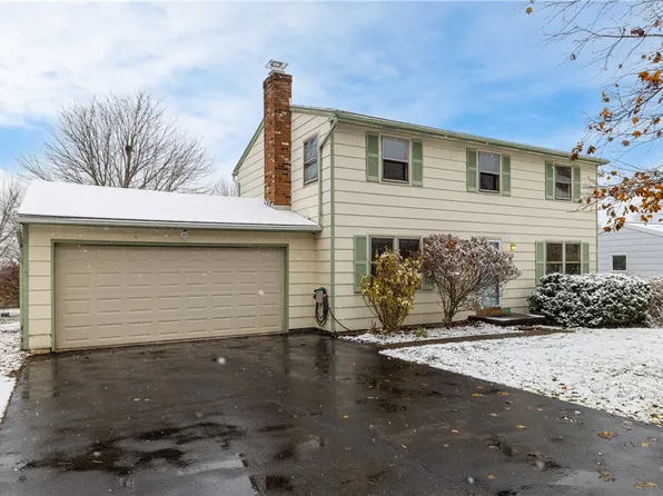 18 Delemere Blvd, Fairport, NY 14450