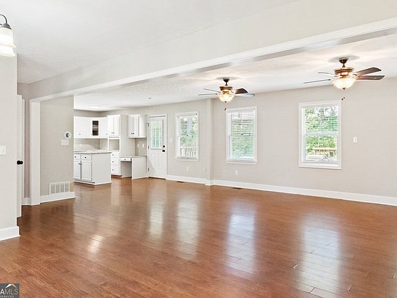 5th image of 121 W Allison Cir
