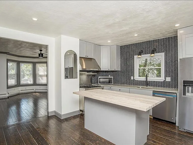 111 Grove St #1 — Photo 3
