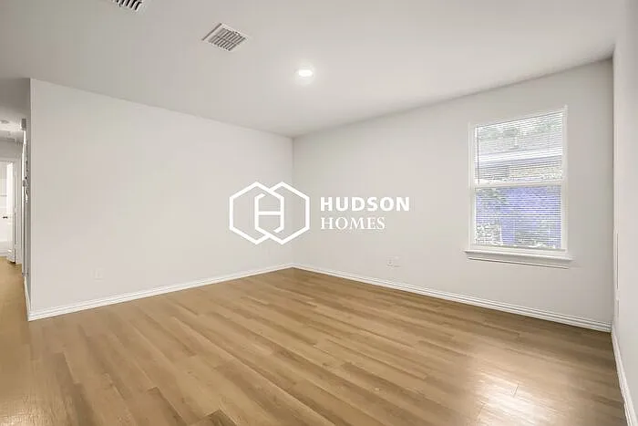 413 Lottie St #B — Photo 4