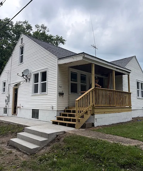 907 Avenue G — Photo 1