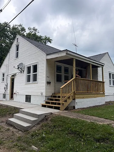 907 Avenue G Photo 1