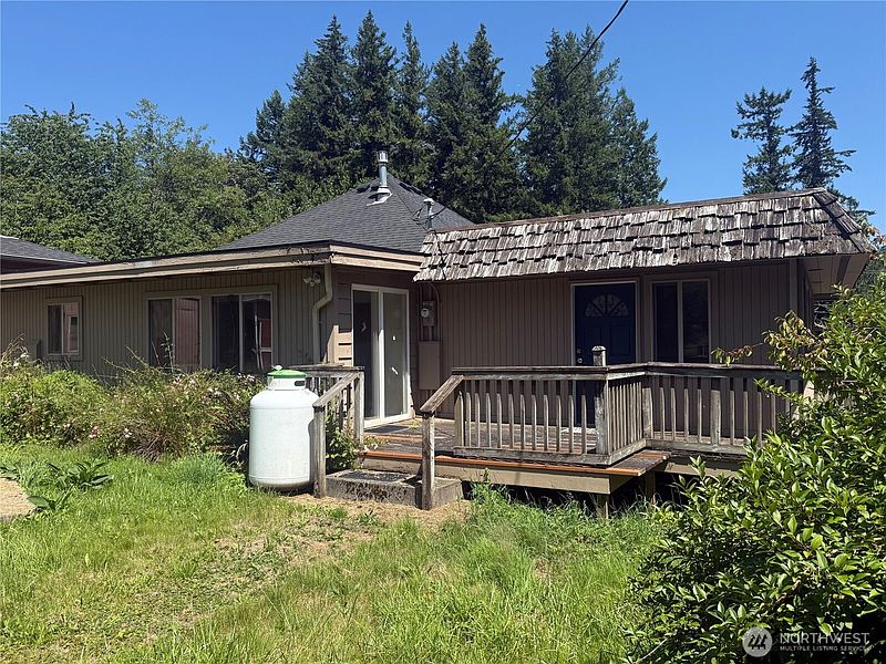 2nd image of 13722 Center Road