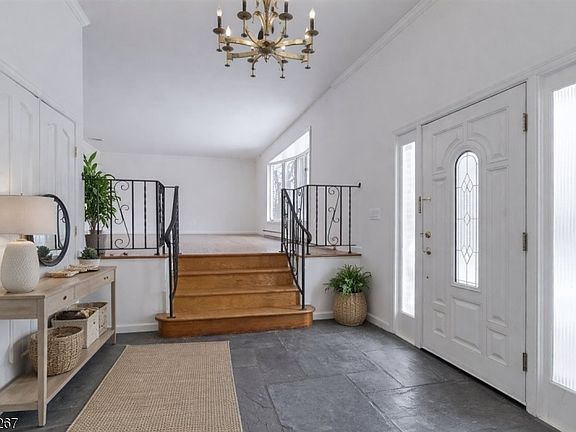 3rd image of 131 Ridge Rd