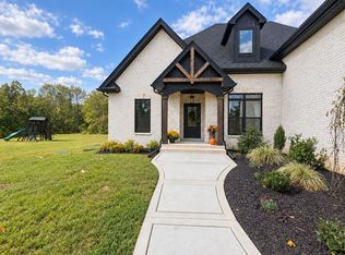 422 Young Ln, Pleasant View, TN 37146