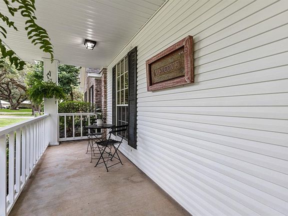 5th image of 9601 Twin Oaks Dr