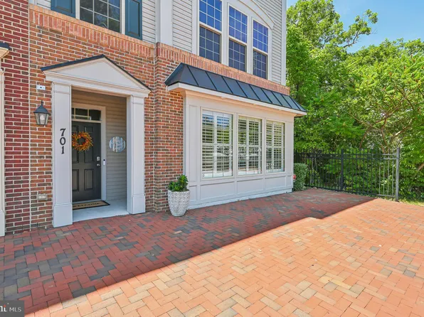 701 Skippers Ln, Annapolis, MD 21401
