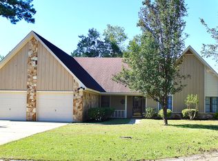 51 Maid Marion Cir, Columbus, MS 39705