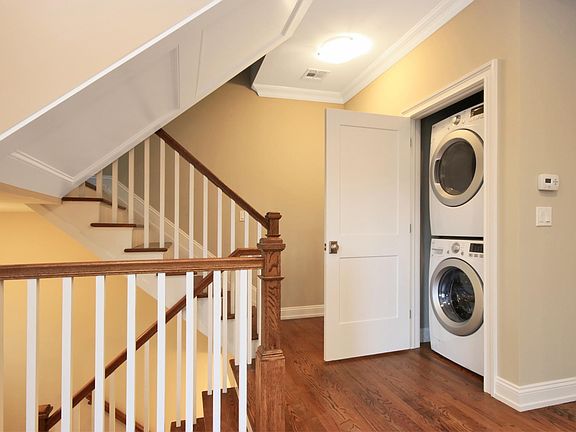 4th image of 210 Mountain Blvd #B2