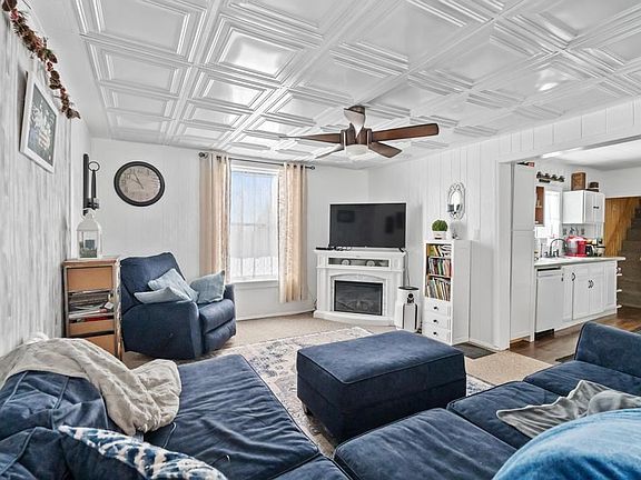4th image of 2523 Howard Rd