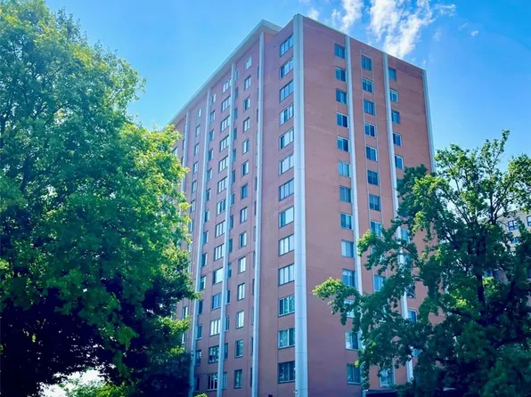 900 S Hanley Rd APT 4D, Saint Louis, MO 63105