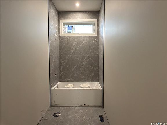 5th image of 812 Ballesteros CRESCENT