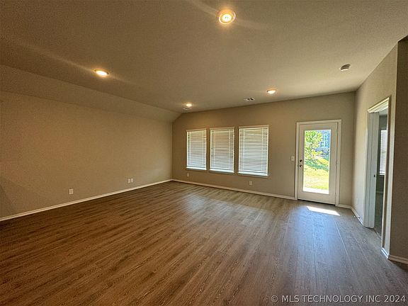 5th image of 11390 S 281st East Pl